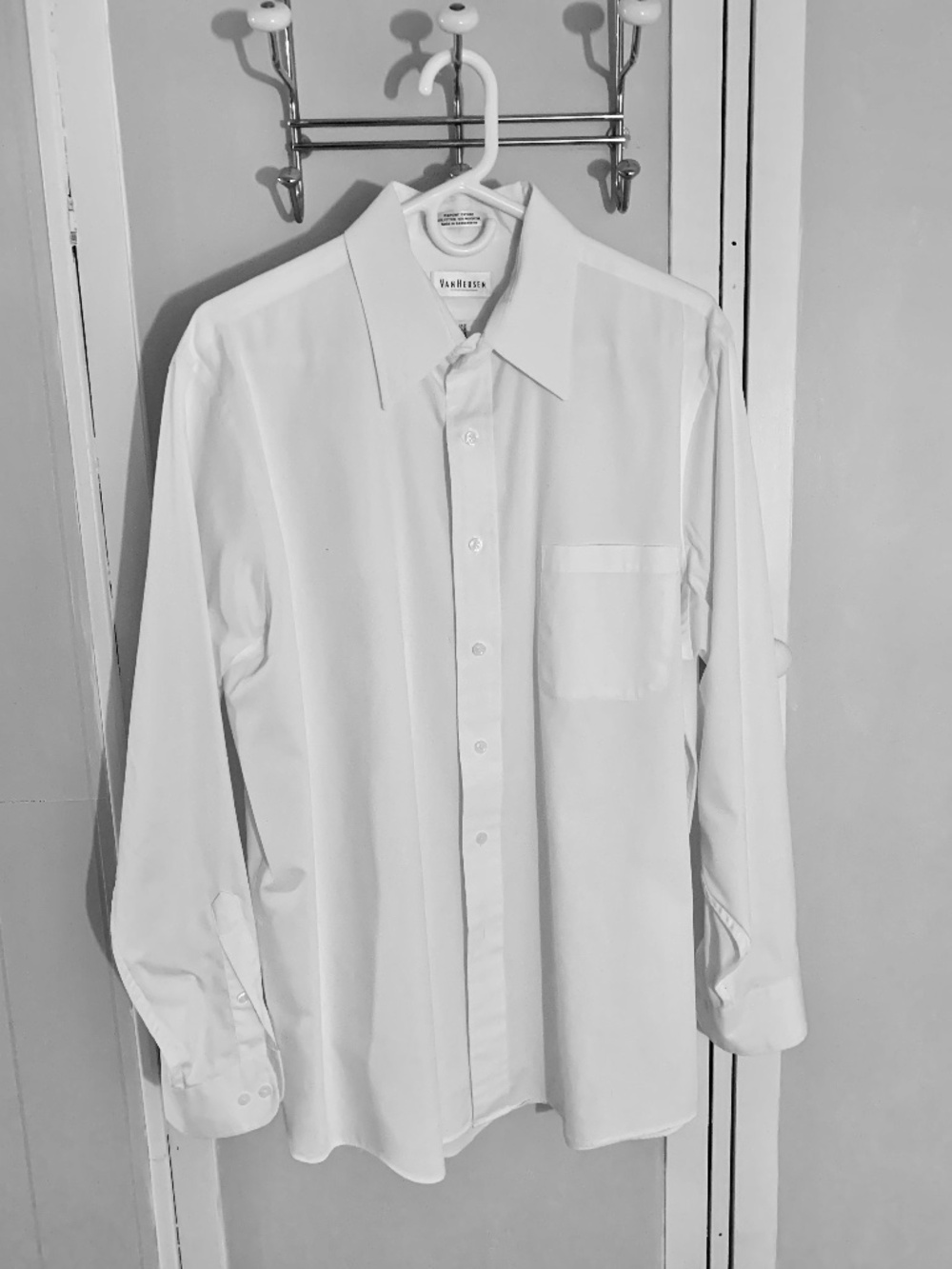 EUC Men's Van Heusen White Pinpoint Oxford Dress Shirt - 16 1/2; 34/35